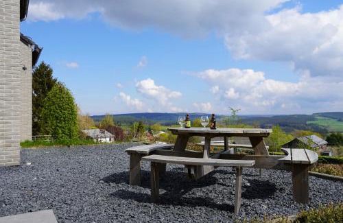 Lierneux House | "Petite perle en Haute Ardenne" avec vue sur la vallée, cabine infra-rouge et bain balnéo
