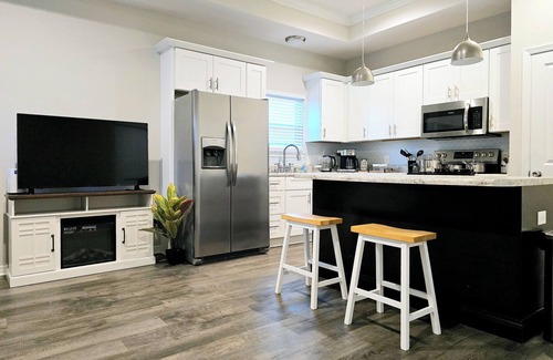 Northeast Pensacola House | Petite Stay - Private 2bed/2bath house 4 min from Pensacola Airport with WiFi/AC