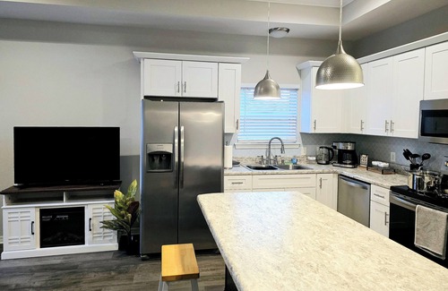 Northeast Pensacola House | Petite Stay - Private 2bed/2bath house 4 min from Pensacola Airport with WiFi/AC