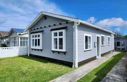 Petone House | Petone Beach - Entire Villa & Optional Sleep-Out