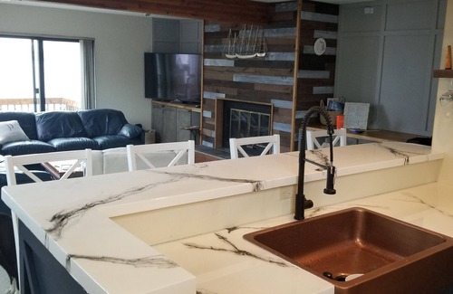 Petoskey Condo | Petoskey Beachfront. Close to skiing and marina.