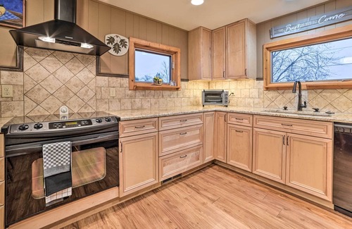 Petoskey House | Petoskey Home ~ 5 Mi to Downtown & Bayfront Park!