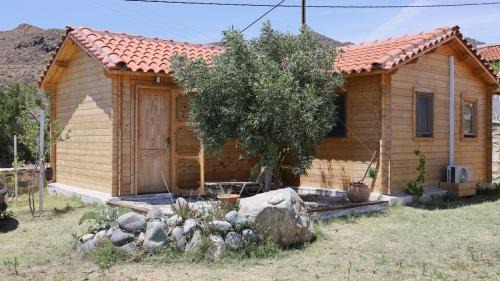 Lentas Apartment | Petrakis Aris Beach Apartments Log Cabin No1