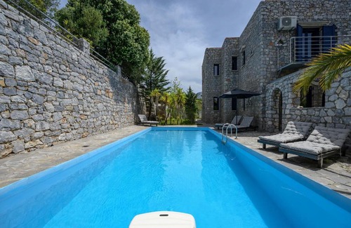 Lampini Villa | Petritis