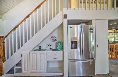 Twin Peaks Cabin | Pets OK! Fully Fenced! PristineFamily Friendly Lake Arrowhead Home! Games!