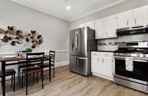 West Medford Apartment | PETS OK!LARGE BEDROOMS.GARAGE!IN UNIT-W/D.PUBLIC TRANSP & MAJOR HIGHWAYS NEAR BY