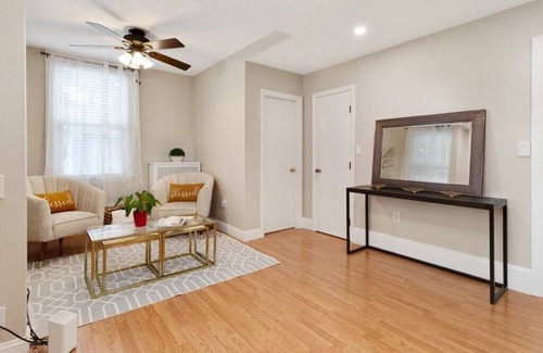 West Medford Apartment | PETS OK!LARGE BEDROOMS.GARAGE!IN UNIT-W/D.PUBLIC TRANSP & MAJOR HIGHWAYS NEAR BY