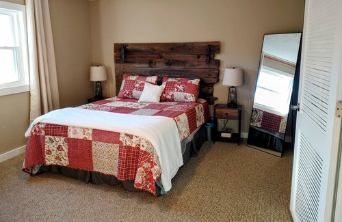 Mountain City House | Pets stay for free, Appalachian mountain get-a-way, minutes from Watauga Lake