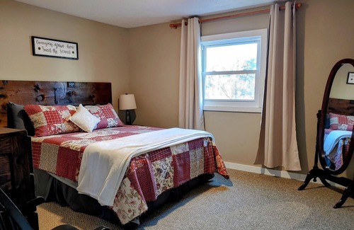 Mountain City House | Pets stay for free, Appalachian mountain get-a-way, minutes from Watauga Lake