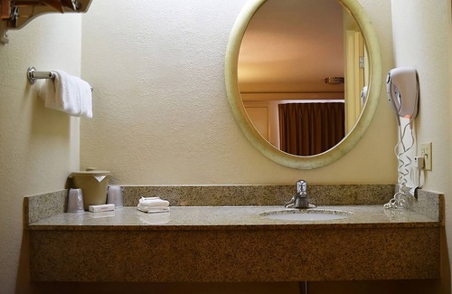 Bowmansville House | Pets Stay for FREE! w/ Complimentary Parking, Short Drive to Buffalo Zoo!