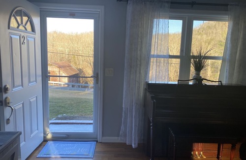 Elizabethton Condo | Pets welcome
