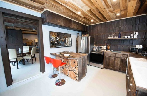 Sugar Grove Cabin | Petting Zoo! Hot Tub, Fire Pit, Ziplines, Trout Stream & Trails