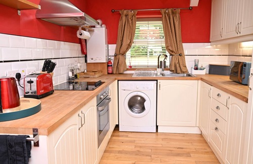 Hallington Cottage | PETTY KNOWES COTTAGE, pet friendly, with hot tub in Otterburn