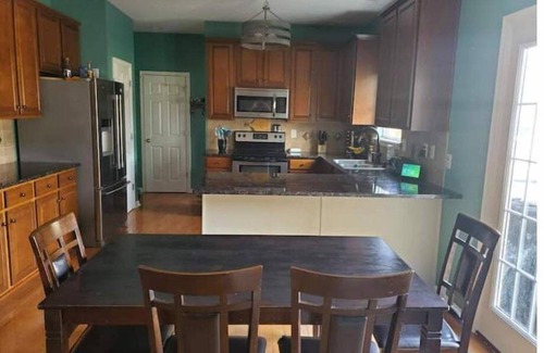 Fisherville House | PGA Hole in 1! 3 Minutes from Valhalla!