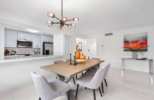 Hunt Club Condo | PGA National Private Entrance - 2023 Renovation - Corner Unit