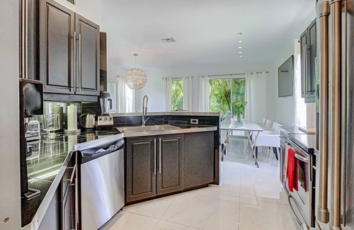 Hunt Club Villa | PgaResortVilla by AmericanVacationLiving 4 BR/3 BA