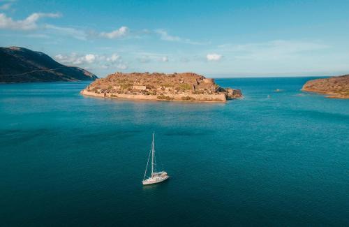 Elounda Hotel | Phāea Blue - Small Luxury Hotels of the World