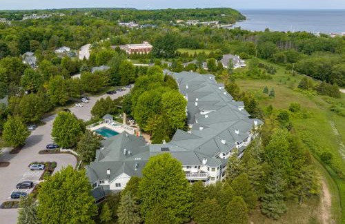 Sister Bay Hotel | Pheasant Park Resort