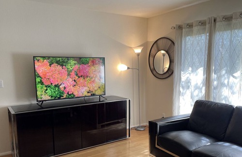 Downtown Apartment | Phenomenal 2BD 2Bath 2-parking Apartment in the heart of Glendale