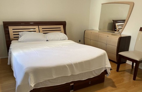Downtown Apartment | Phenomenal 2BD 2Bath 2-parking Apartment in the heart of Glendale
