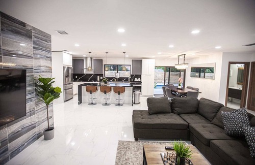 Ojus Villa | Phenomenal 6 BR Tennis Court Villa | BKT+Soccer CT+Pool