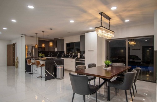 Ojus Villa | Phenomenal 6 BR Tennis Court Villa | BKT+Soccer CT+Pool