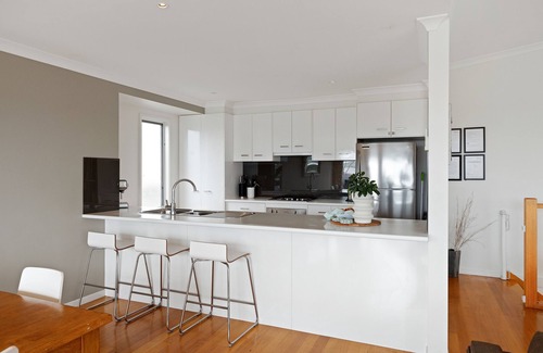 Surf Beach House | Phillip Island - Outdoor Spa, Sauna, Cinema Room, Billiards, Bay Views