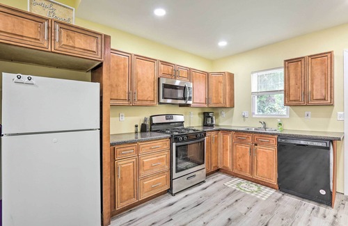 North Philadelphia House | Philly Townhome w/Gas Grill ~ 5 Mi to Dtwn!