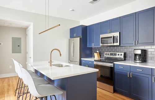Fishtown Apartment | Philly’s 2BR Artful Retreat