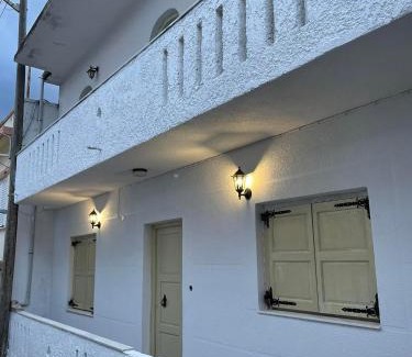 Monopari House | Philoxenia traditional house private jacuzzi