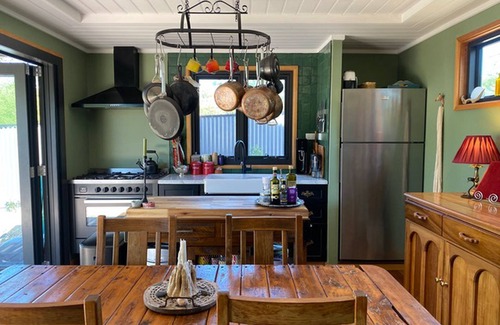 Mallacoota Cottage | Phoenix Cottage Bastion Point