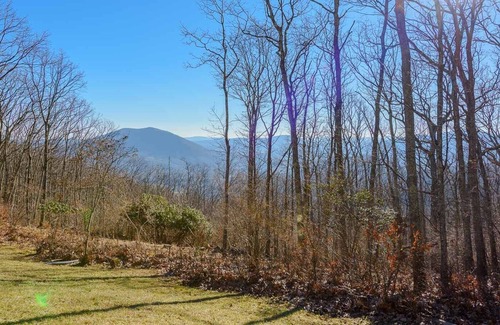 Jefferson House | Phoenix Mountain Lodge on Twickenham estate