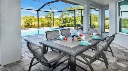 Diplomat Villa | Phoenix quite Area Pool and great water few