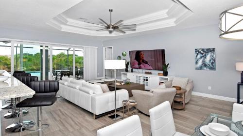 Diplomat Villa | Phoenix quite Area Pool and great water few