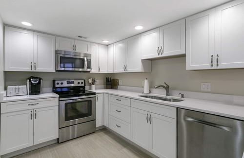 Singer Island Condo | Phoenix Towers Condo on the Ocean with Private Beach, Pool and other Accessories