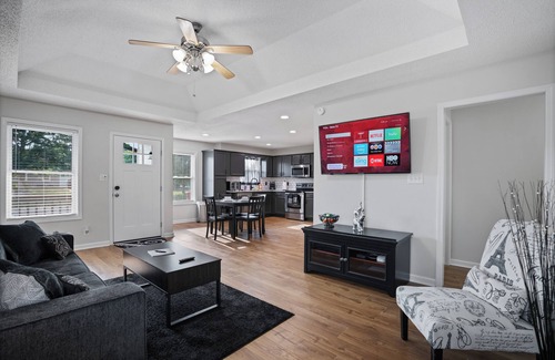Clarksville House | PianoKey- 300mbps WiFi- WorkSpace