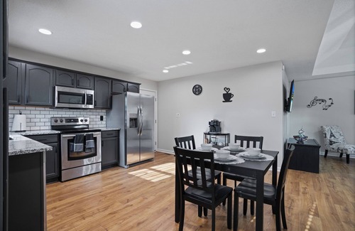 Clarksville House | PianoKey- 300mbps WiFi- WorkSpace