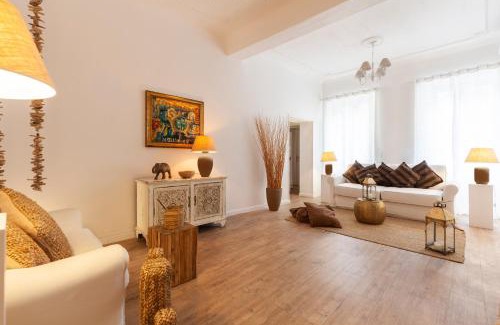 Rione III Colonna Apartment | Piazza di Spagna Historic Flat