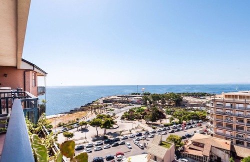 Picanello-Ognina-Barriera-Canalicchio Apartment | Piazza Europa Landscape by Wonderful Italy