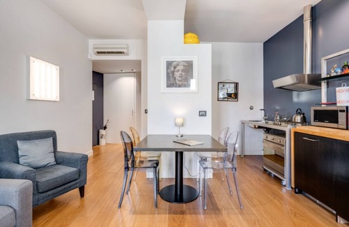 Santa Croce Apartment | Piazza Santa Croce Design Apartment with Balcony