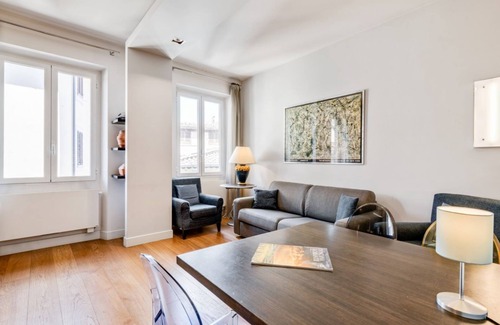 Santa Croce Apartment | Piazza Santa Croce Design Apartment with Balcony