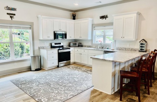 Hiawassee House | PICCINNIs Villa, Mtn & Lake Views, sleeps 12