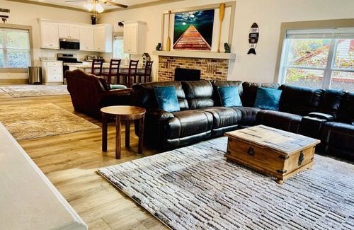 Hiawassee House | PICCINNIs Villa, Mtn & Lake Views, sleeps 12