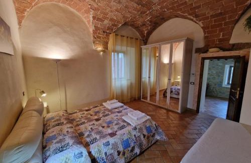 Chianni House | Piccola casa toscana con giardino con vista mozzafiato