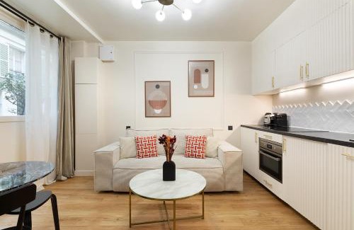 Quartier du Faubourg-Montmartre Apartment | Pick A Flat's Apartment in Opera - Rue Grange Batelière