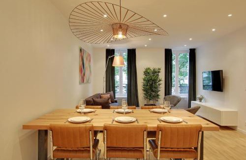 8th Arrondissement Apartment | Pick A Flat's in Champs Elysees - Rue Percier