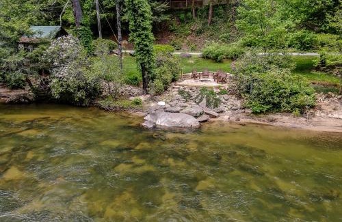 Blue Ridge House | PICK's RIVERSIDE RETREAT