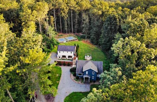 Nellysford House | Pickleball - 2 Homes - Sleeps 20 - 151 Brew Trail