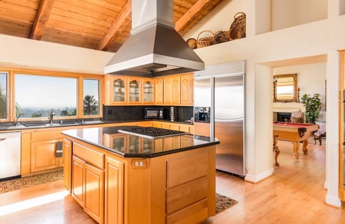 Escondido House | Pickleball & Games ESTATE: Pool, Tennis, Ponies!Text Bob 4 Special Pricing Dates