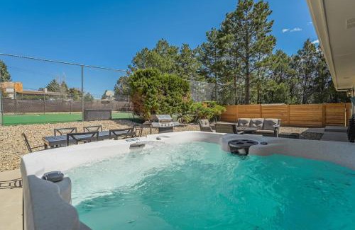 Park Vista House | Pickleball Palace Courts & Games & Hot Tub & BBQ